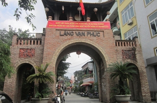 Rực sắc màu lụa Vạn Phúc