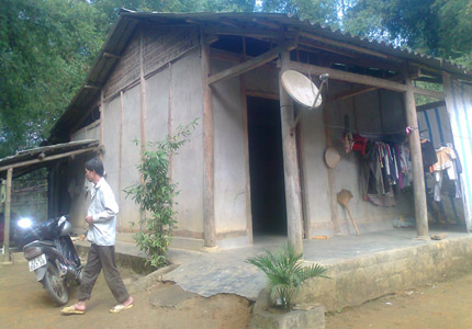 Thiếu nữ xinh đẹp vào rừng tự tử vì cha mẹ ép duyên con bằng hủ tục 3 Thiếu nữ xinh đẹp vào rừng tự tử vì cha mẹ ép duyên con bằng hủ tục 3