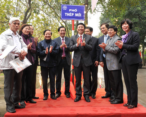 Gắn biển đường phố mang tên nhà báo, nhà văn Thép Mới