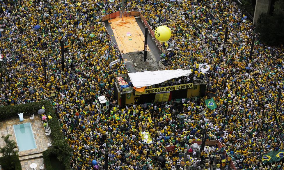 Brazil giận dữ đòi Tổng thống Dilma Rousseff từ chức