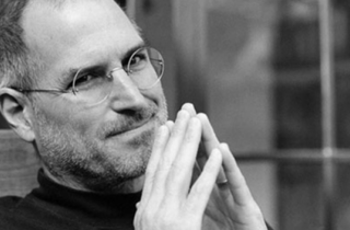 Steve Jobs và chiến lược lấy mật mà không phá tổ ong