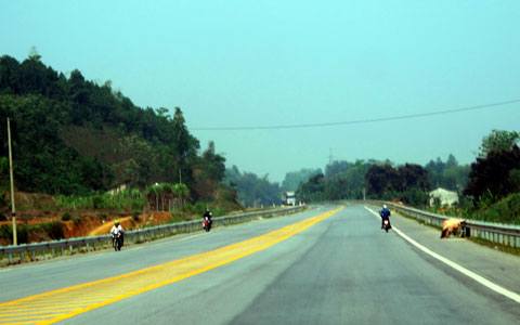 Hình ảnh 'lạ' chỉ có trên cao tốc dài nhất Việt Nam