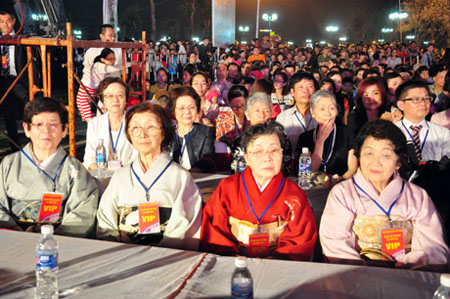Đoàn đại biểu Nhật Bản đến dự lễ hội Hoa Anh Đào Hạ Long
