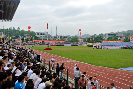 Gần 7h sáng bên trong sân đận vận trung tâm thành phố Điện Biên Phủ