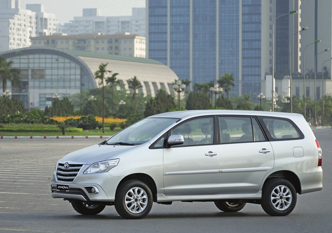 Toyota Innova 2014.