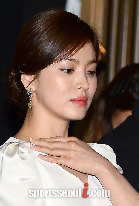 Song Hye Kyo đẹp không tỳ vết tại LHP Cannes - 3