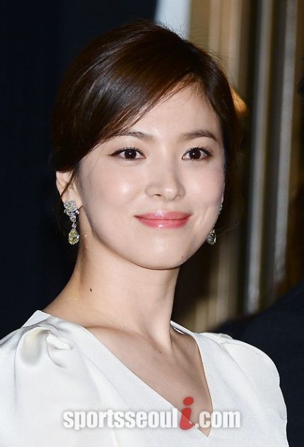 Song Hye Kyo đẹp không tỳ vết tại LHP Cannes - 4