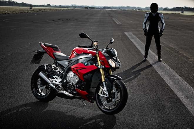 BMW S1000R 2014 sở hữu kiểu dáng rất bắt mắt. 