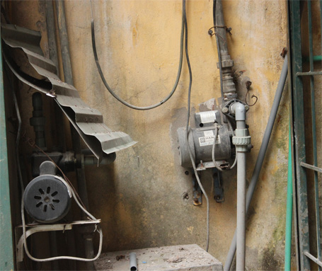 Máy bơm treo khắp nơi