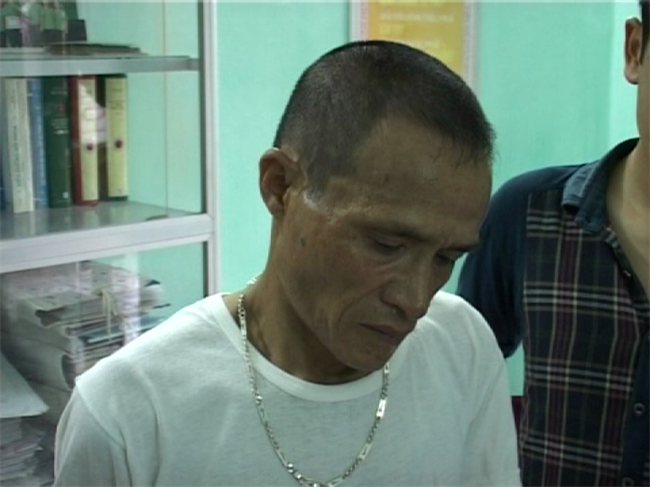 Giấu heroin trong ruột để đi tiêu thụ