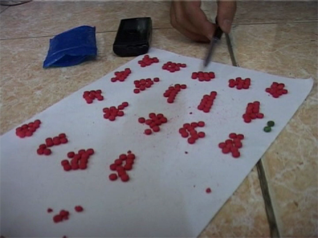 Bằng đã nuốt ma túy vào trực tràng.