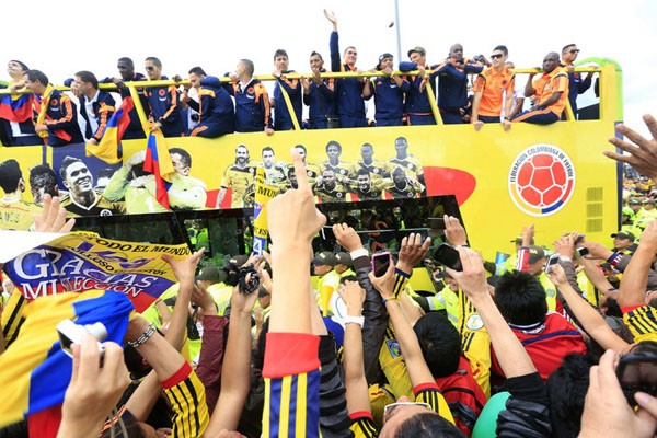 Hàng chục người chết vì World Cup ở Colombia Đội tuyển Colombia trở về như những anh hùng. Ảnh: Getty.
