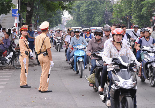 Ngư dân đánh cá ở Hoàng Sa vào đề thi Địa dh1-7627-1404883853.jpg