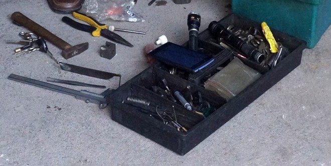 Ngày dũa vài chiếc khóa, tháng kiếm cả ngàn đô