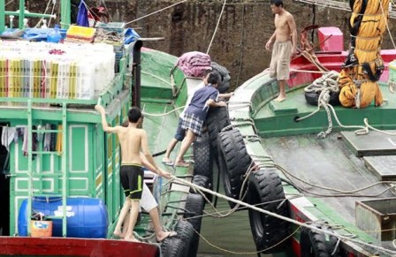 Ngư dân ở Quảng Ninh neo đậu tàu, thuyền phòng chống bão. (Ảnh: Thu Hằng)