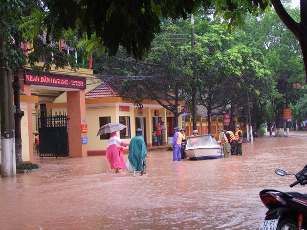 Công an Lạng Sơn đã huy động 100% cán bộ, chiến sĩ để giúp đỡ bà con