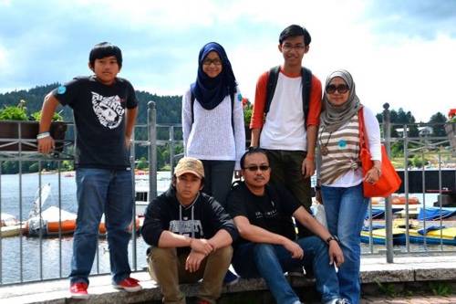 Nỗi đau của gia đình có 6 người thiệt mạng trên MH17 5-7674-1406092692.jpg