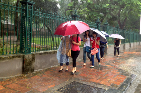 Công ty thoát nước cho biết, bão vẫn tiếp tục gây mưa to cho khu vực Hà Nội.