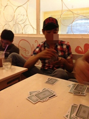 Những chiêu trò của cậu ấm cô chiêu mê đỏ đen