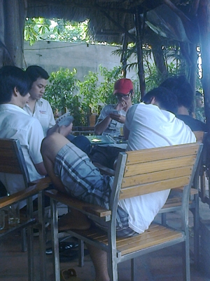 Những chiêu trò của cậu ấm cô chiêu mê đỏ đen