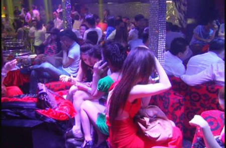 vũ trường Sài Gòn, vén màn, ăn chơi, pha chế rượu, giấy phép kinh doanh, lách luật, số má