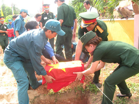 An táng 74 hài cốt liệt sĩ chôn trong khu mộ tập thể