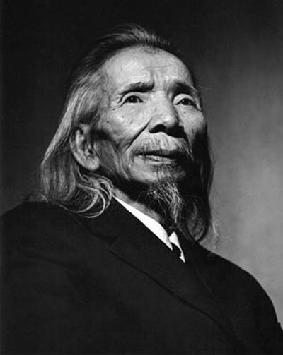 Lá cờ đỏ sao vàng tung bay ở đâu, lời Quốc ca vang lên đến đó (Ảnh tư liệu)