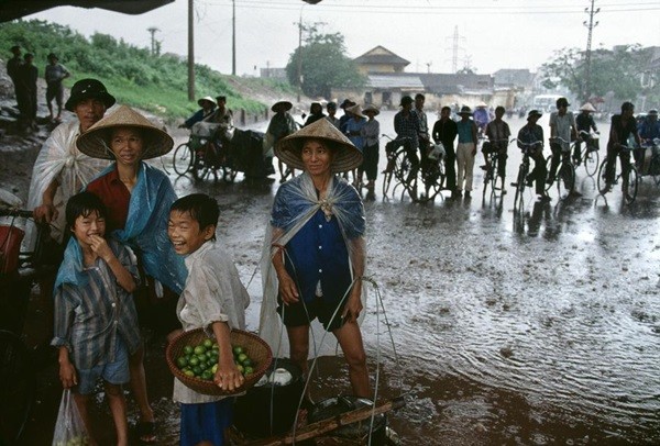 Việt Nam năm 1994 bình dị qua ống kính nhiếp ảnh gia Pháp 15