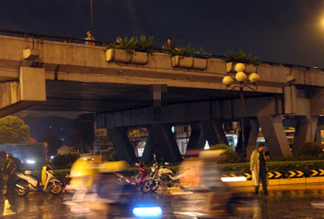 Hiện trường vụ người đàn ông chết trong tư thế treo cổ vào tối 13/9