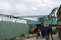 TPHCM: Cần cẩu đổ sập, 2 công nhân chết thảm