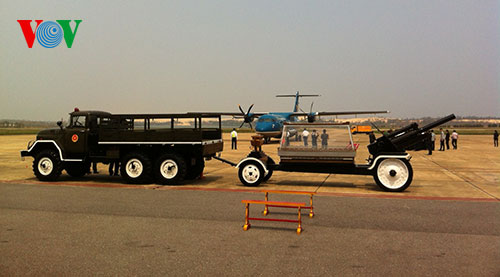 Chuyên cơ chở Đại tướng hạ cánh tại sân bay Đồng Hới (Ảnh: Vov)