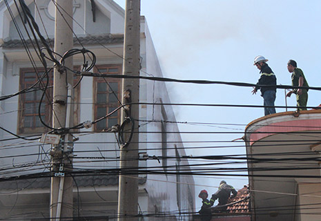 Lính cứu hoả đã kịp thời giải cứu cụ bà 85 tuổi ra khỏi đám cháy an toàn