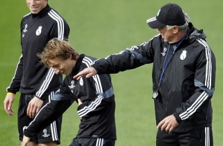 Vắng Modric, Real sẽ thay đổi “công thức chiến thắng”!?