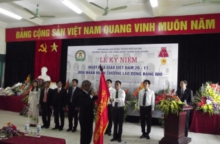 Trường Trung cấp công đoàn TP Hà Nội đón nhận Huân chương lao động hạng Nhì
