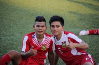 Lào đem cầu thủ học lớp 10 dự AFF Cup 2014