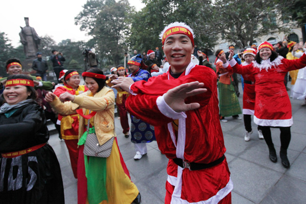 Giáng sinh, năm mới, yoga cười