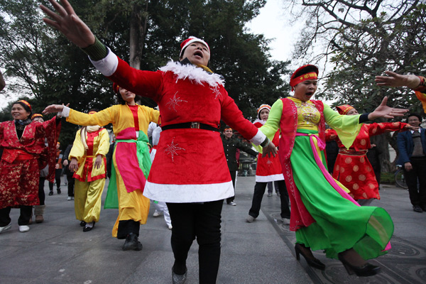 Giáng sinh, năm mới, yoga cười