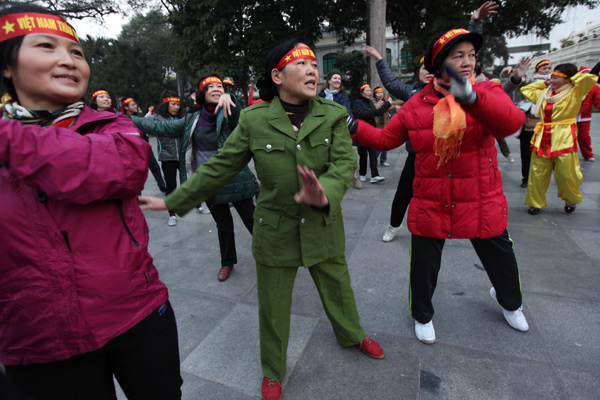 Giáng sinh, năm mới, yoga cười