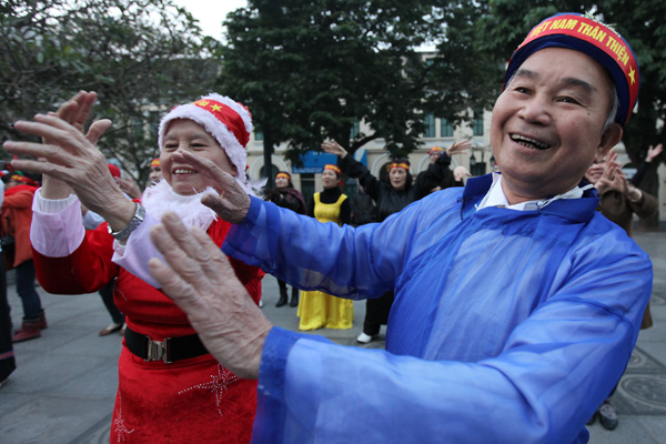 Giáng sinh, năm mới, yoga cười