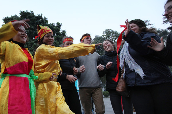 Giáng sinh, năm mới, yoga cười