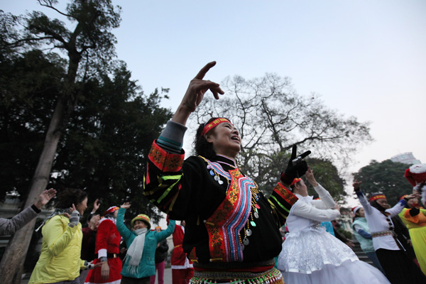Giáng sinh, năm mới, yoga cười