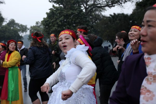 Giáng sinh, năm mới, yoga cười