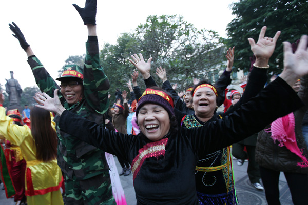 Giáng sinh, năm mới, yoga cười