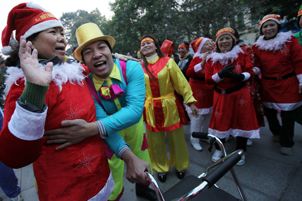 Giáng sinh, năm mới, yoga cười
