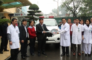 BIDV trao tặng xe cứu thương cho Bệnh viện Phụ sản Hà Nội