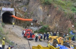 Sập hầm thủy điện tại Lâm Đồng, 11 người mắc kẹt dưới lòng đất