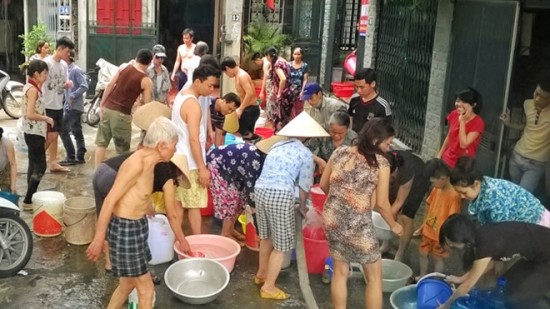 Hà Nội: Để đủ nước sạch, chỉ còn cách… tiết kiệm