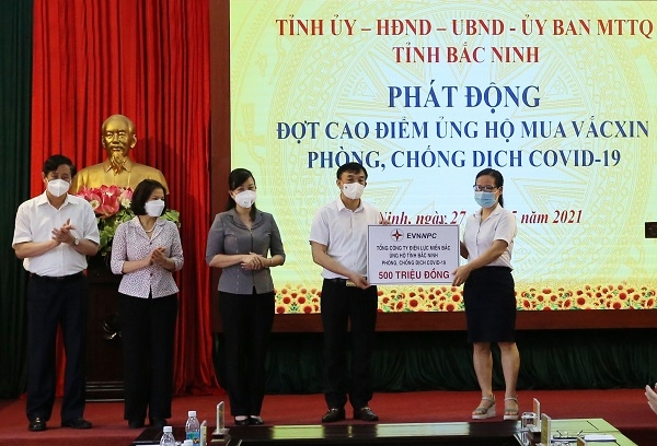 EVNNPC ủng hộ 1 tỷ đổng chung tay cùng Bắc Giang, Bắc Ninh phòng, chống dịch Covid - 19