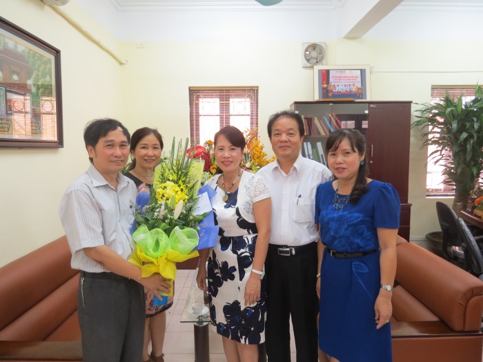 Các đoàn đại biểu Trung ương và Hà Nội đến chúc mừng Báo Lao động Thủ đô