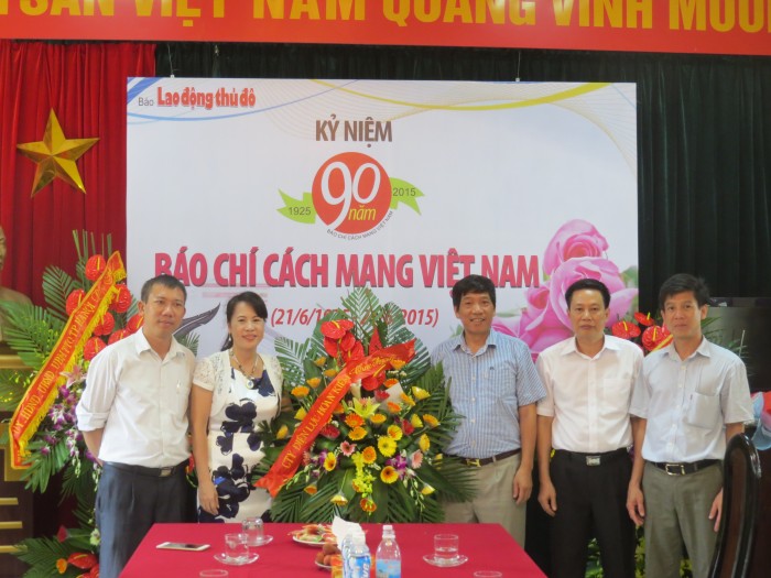Các đoàn đại biểu Trung ương và Hà Nội đến chúc mừng Báo Lao động Thủ đô